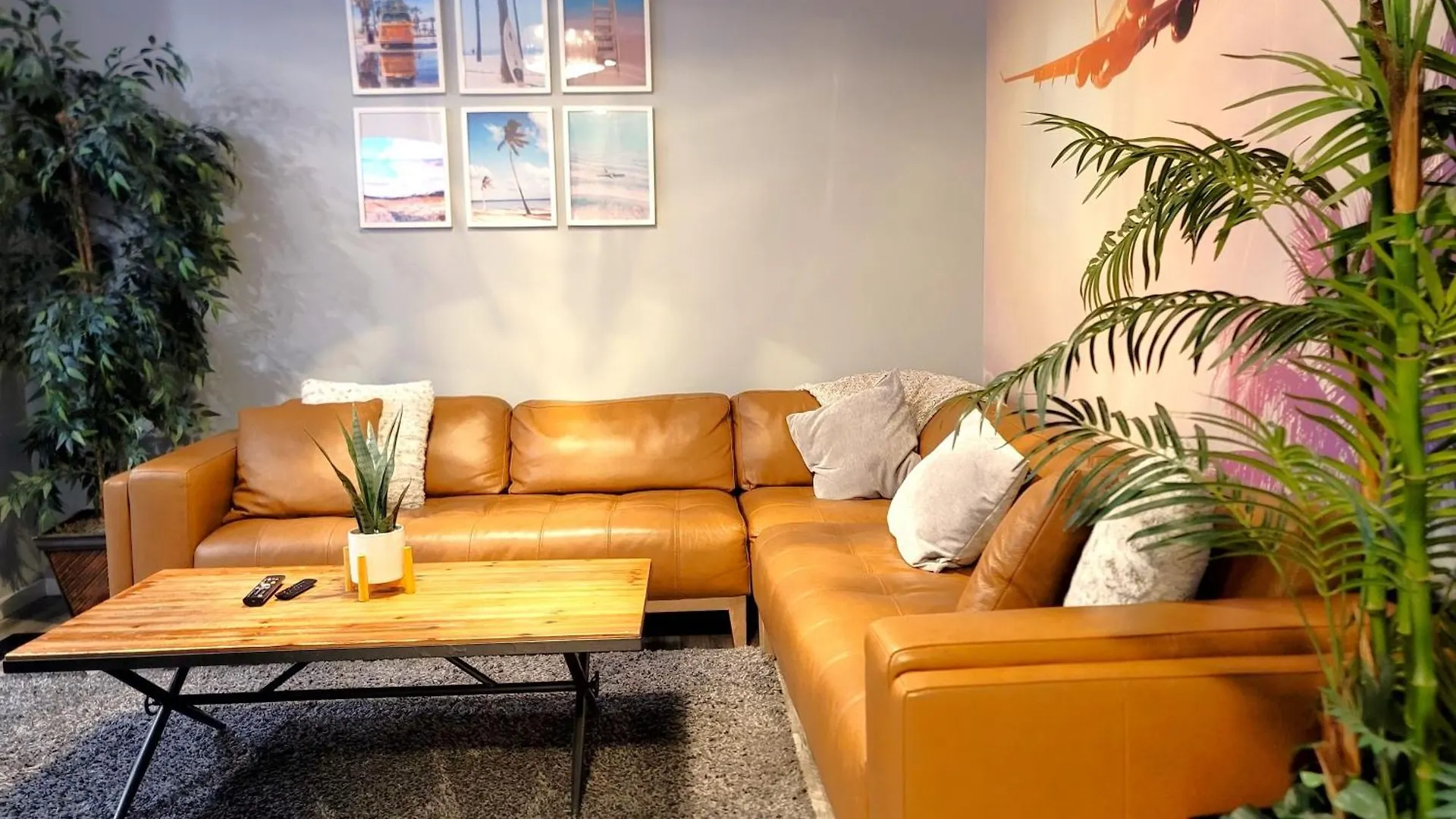 Hawaii-Peg Villa Winnipeg Canada
